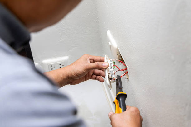 Best Electrician Near Me  in Pleasant Hill, IA